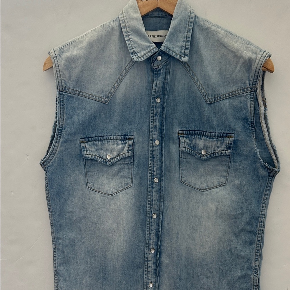 Six Week Residency Denim Sleeveless Button-Down Shirt - Light Blue